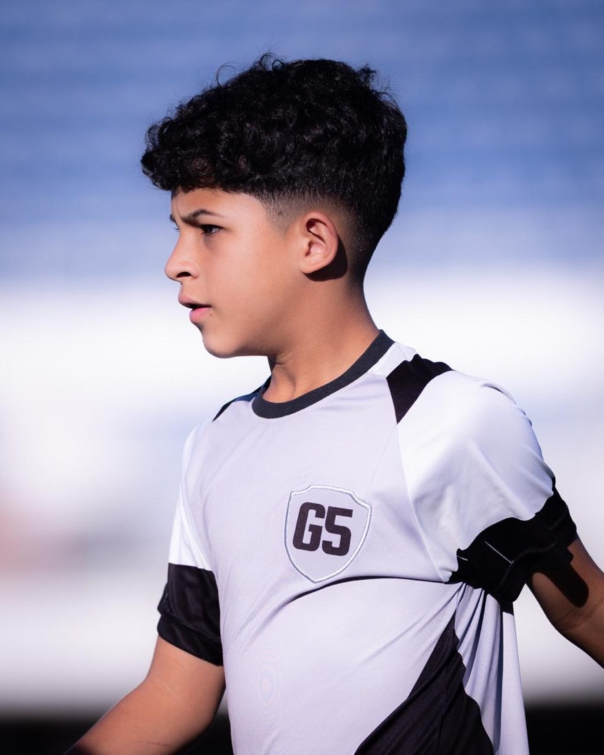 Atleta do G5 de perfil, concentrado